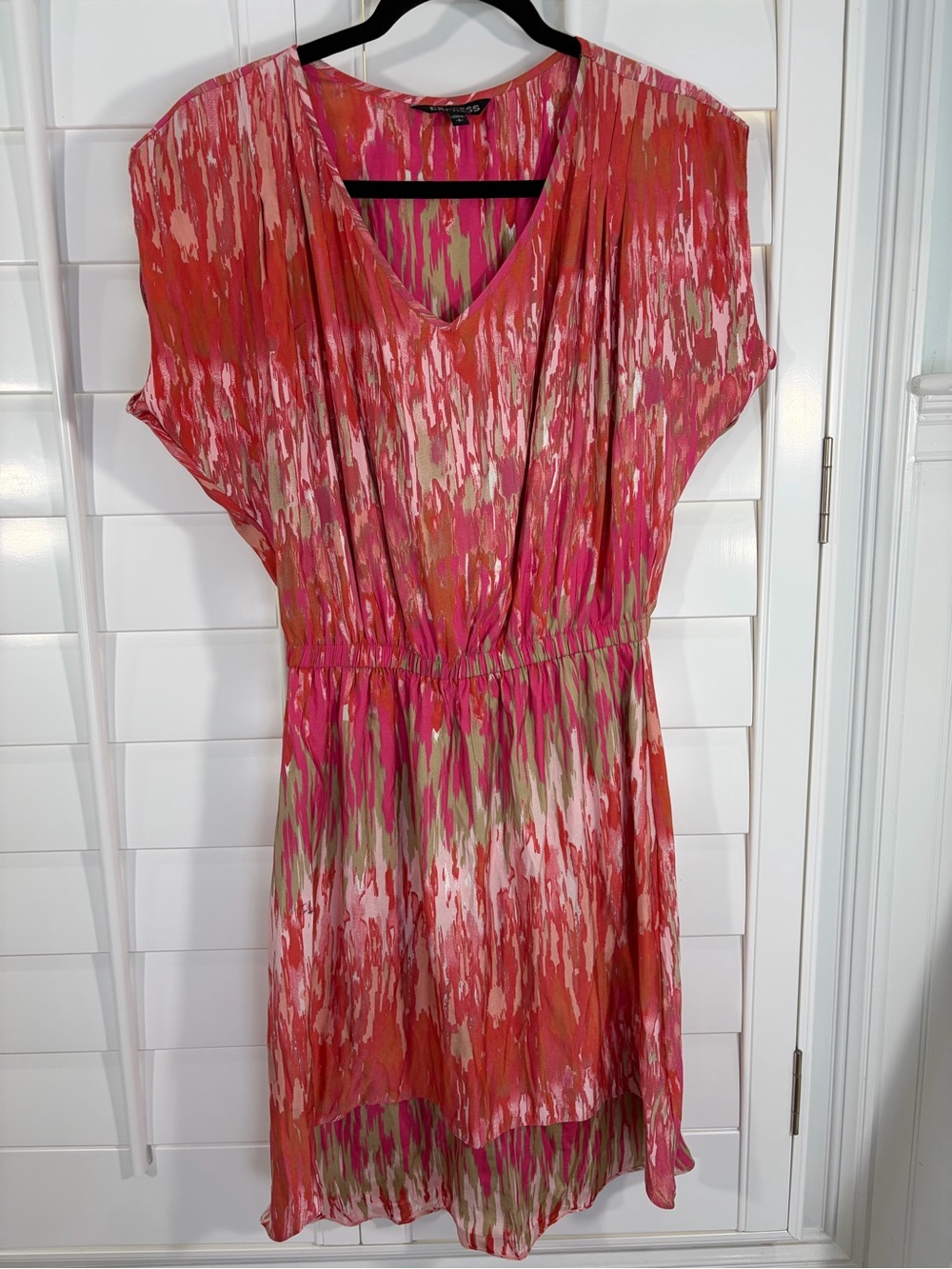 Express Pink & Coral Abstract V-Neck Mini Dress (S)